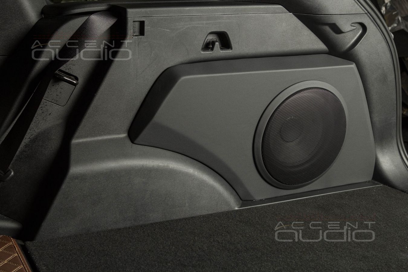 Update: аудиофильский сабвуфер с видимой частью - специально для Monjaro