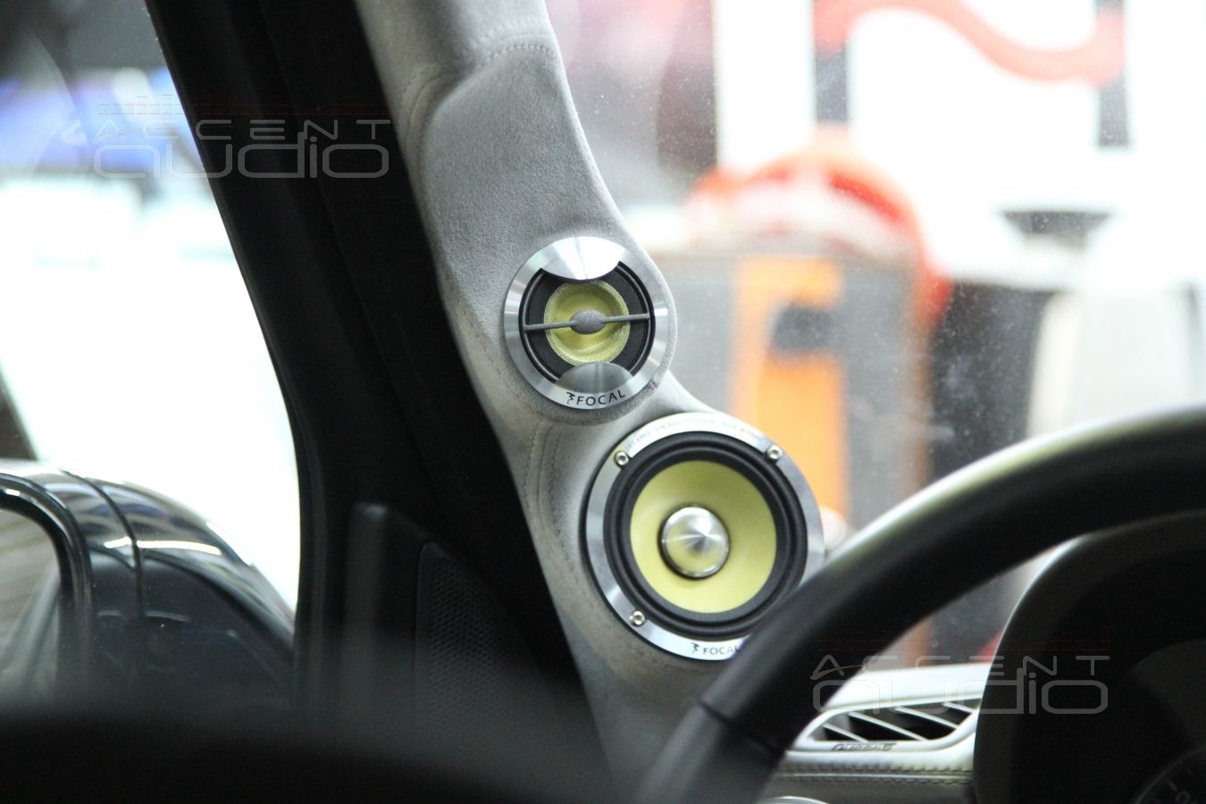 Установка акустики в Range Rover Discovery: изготовление подиумов