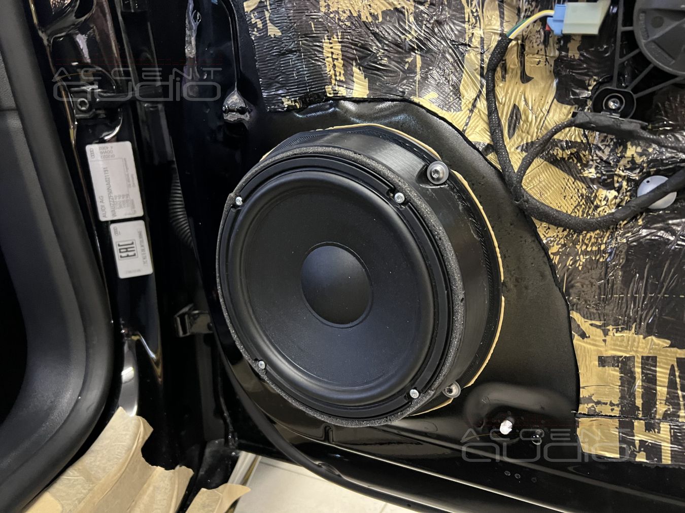 2023 Update: 200мм мидбасы в дверях Audi A5