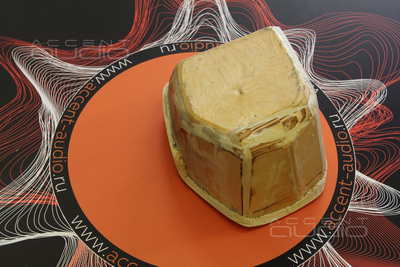 Сабвуфер стелс с головкой от JLAudio специально для BMW 730LD