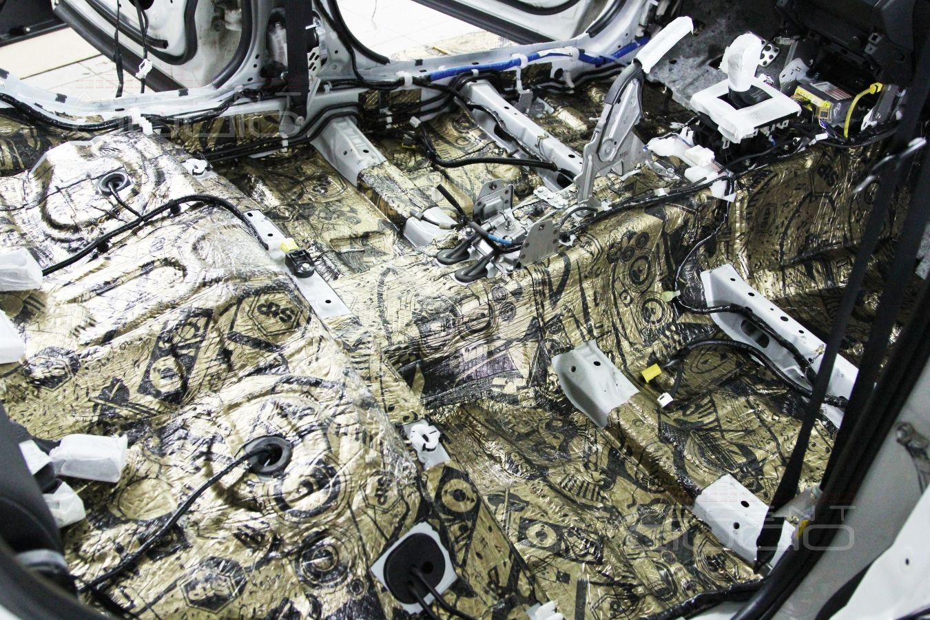 Шумоизоляция материалами STPGold new в Subaru Forester