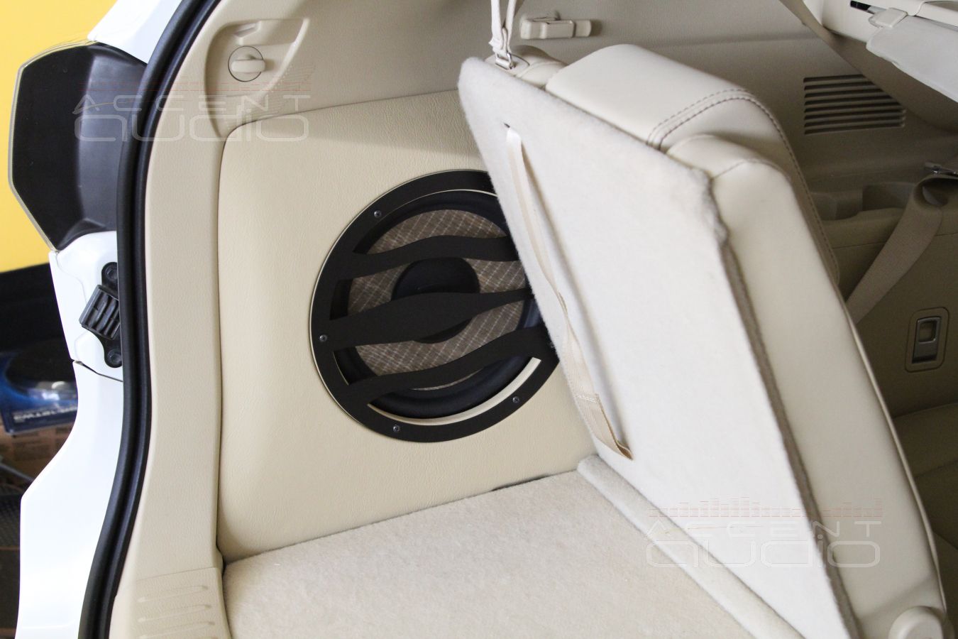 Установка сабвуфера Focal P25FS