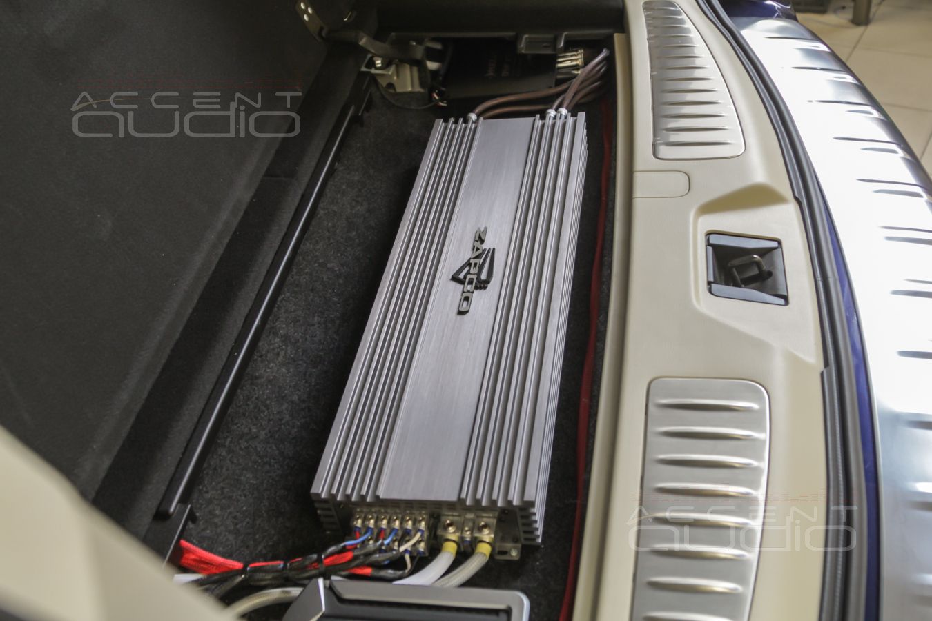 Установка усилителей и аудиопроцессора – каждый на своём месте: Zapco, Alpine и Helix