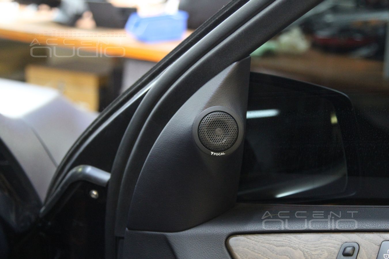 Подиумы под твитеры Focal в Mercedes-Benz ML