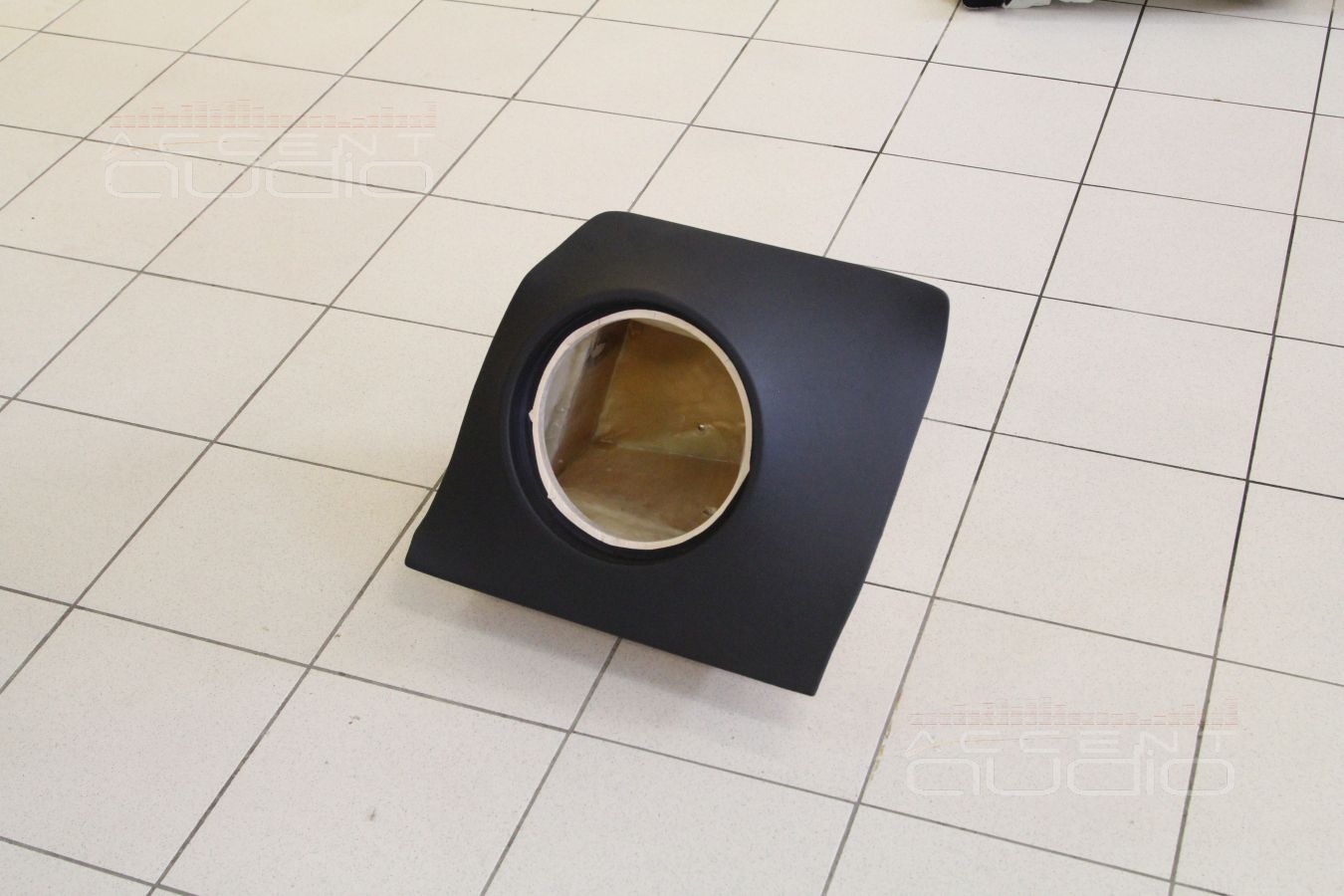 Mercedes-Benz GLE: Сабвуфер-стелс в очередной раз… из дерева