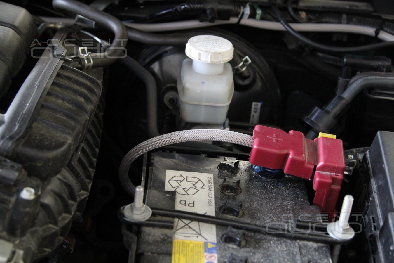 Установка усилителя Mosconi ONE 130.4