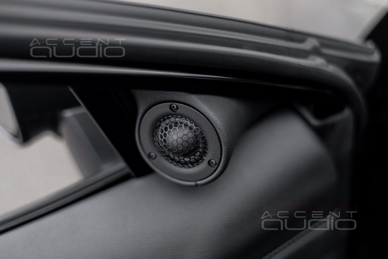 Идеальная установка высокочастотных динамиков в RAV4 – лучше, чем штатно