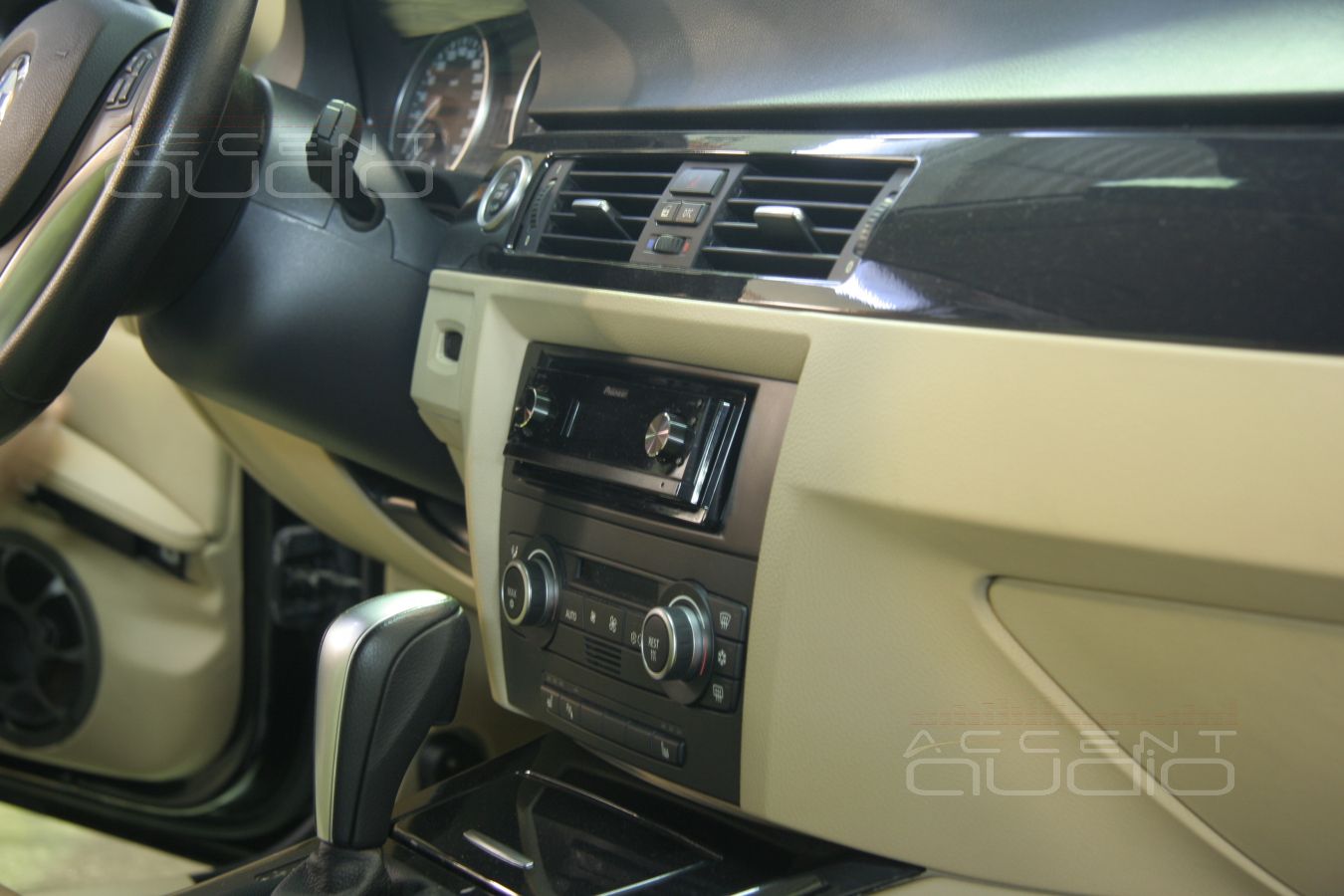 Pioneer DEX-P99RS в BMW 330i E90