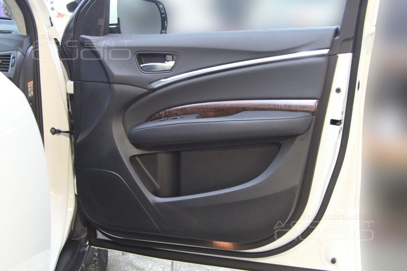 Аудиосистема премиум класса в новой Acura MDX