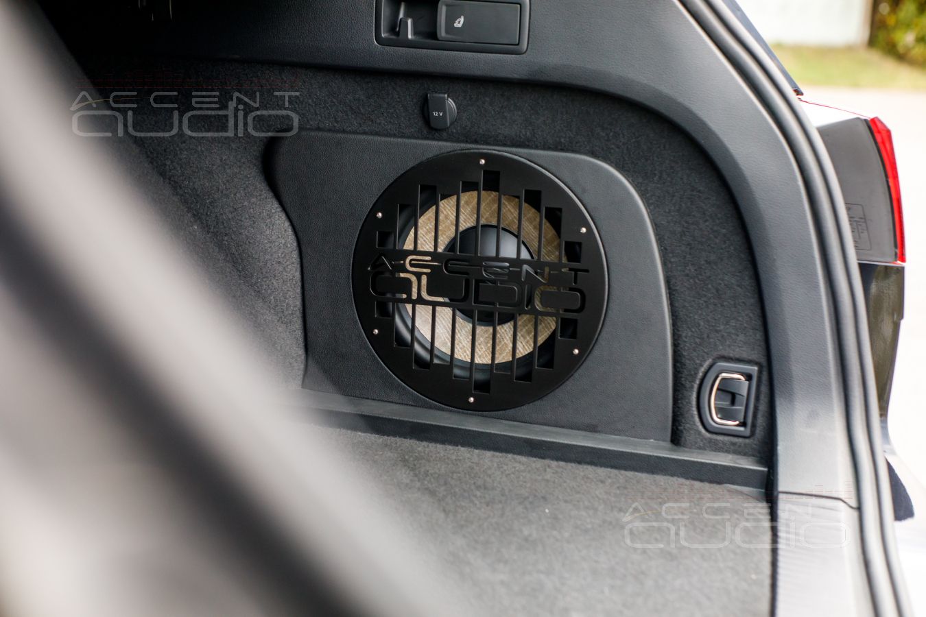 Фирменный сабвуфер-стелс – специально для Volkswagen Passat AllTrack