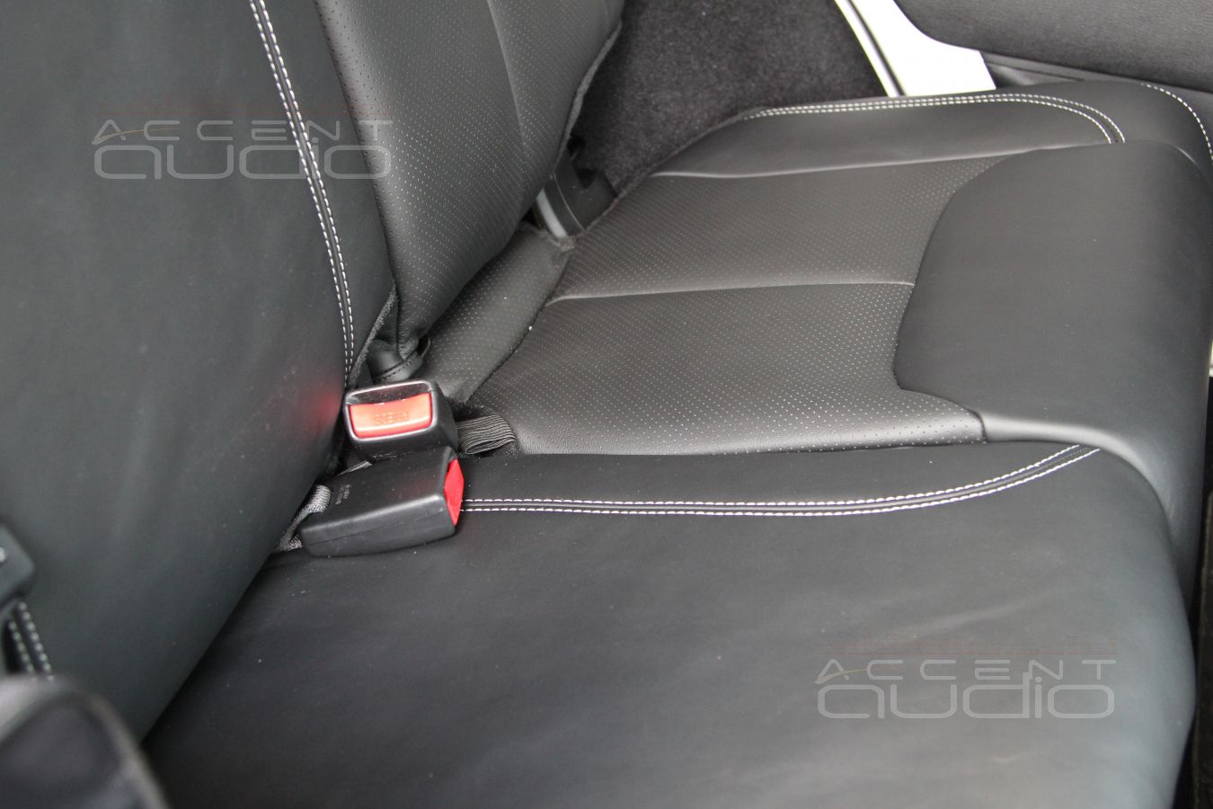 Пошив салона: качество кожи Nappa в сочетании с сидениями Jeep