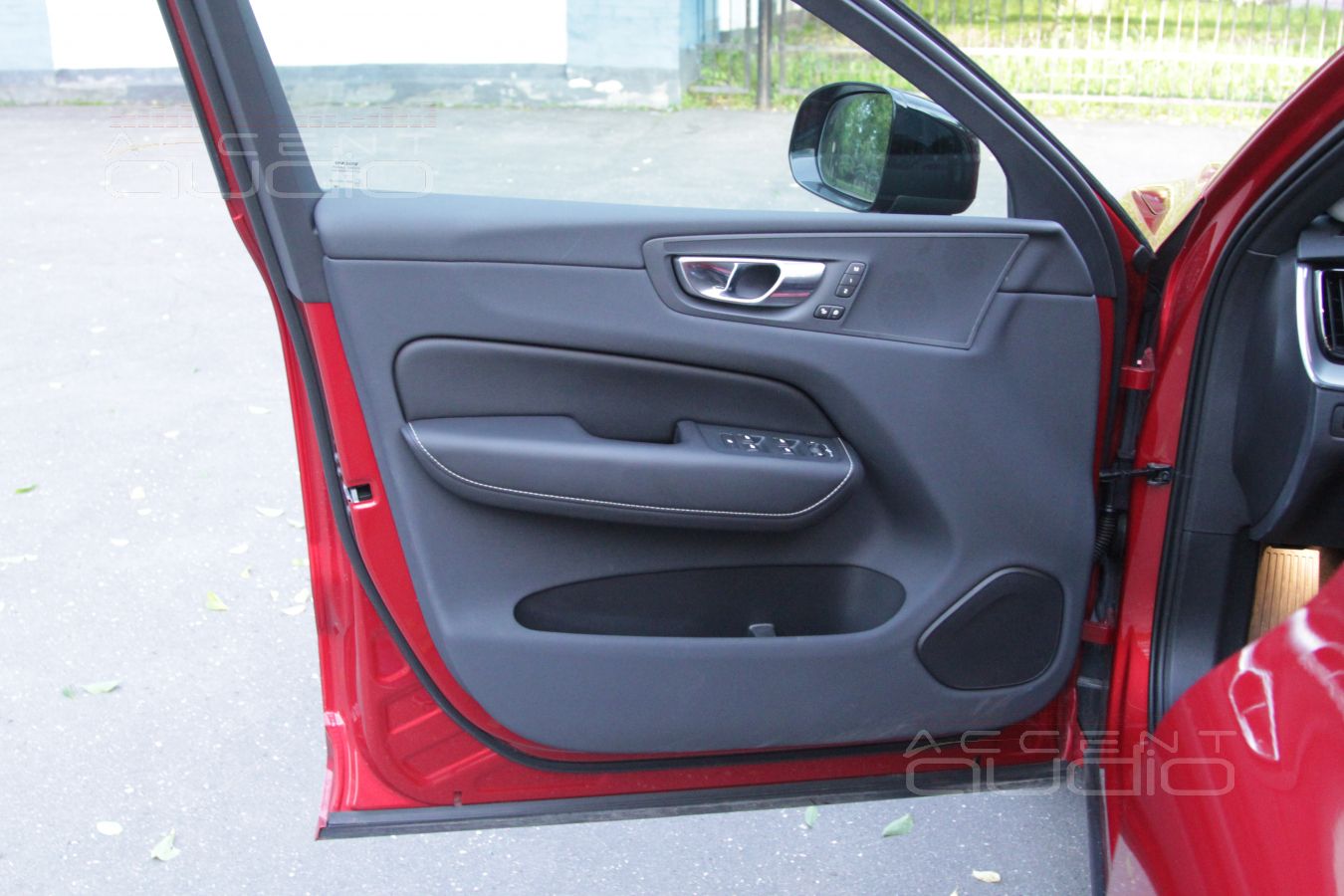 Установка акустики: Eton, Helix, SOAudio – все друзья в одной двери Volvo XC60