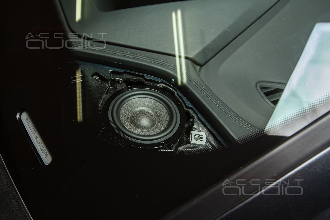 Скрытая интеграция среднечастотных динамиков Brax ML3 в Audi Q8