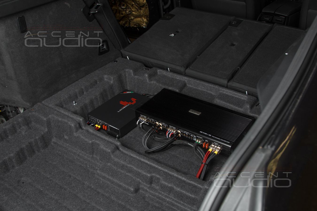 Установка усилителей и аудиопроцессора в BMW GT3 – полная интеграция