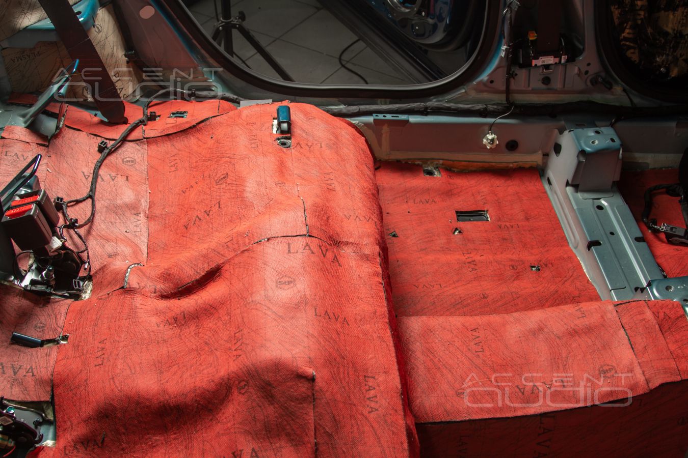 Шумоизоляция Geely Monjaro: материал второго слоя - выбираем лучшее !