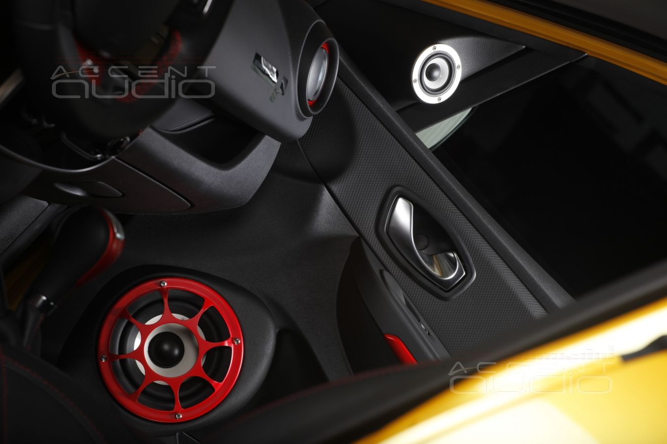 Подиумы под акустику Bewith в Renault Clio Sport