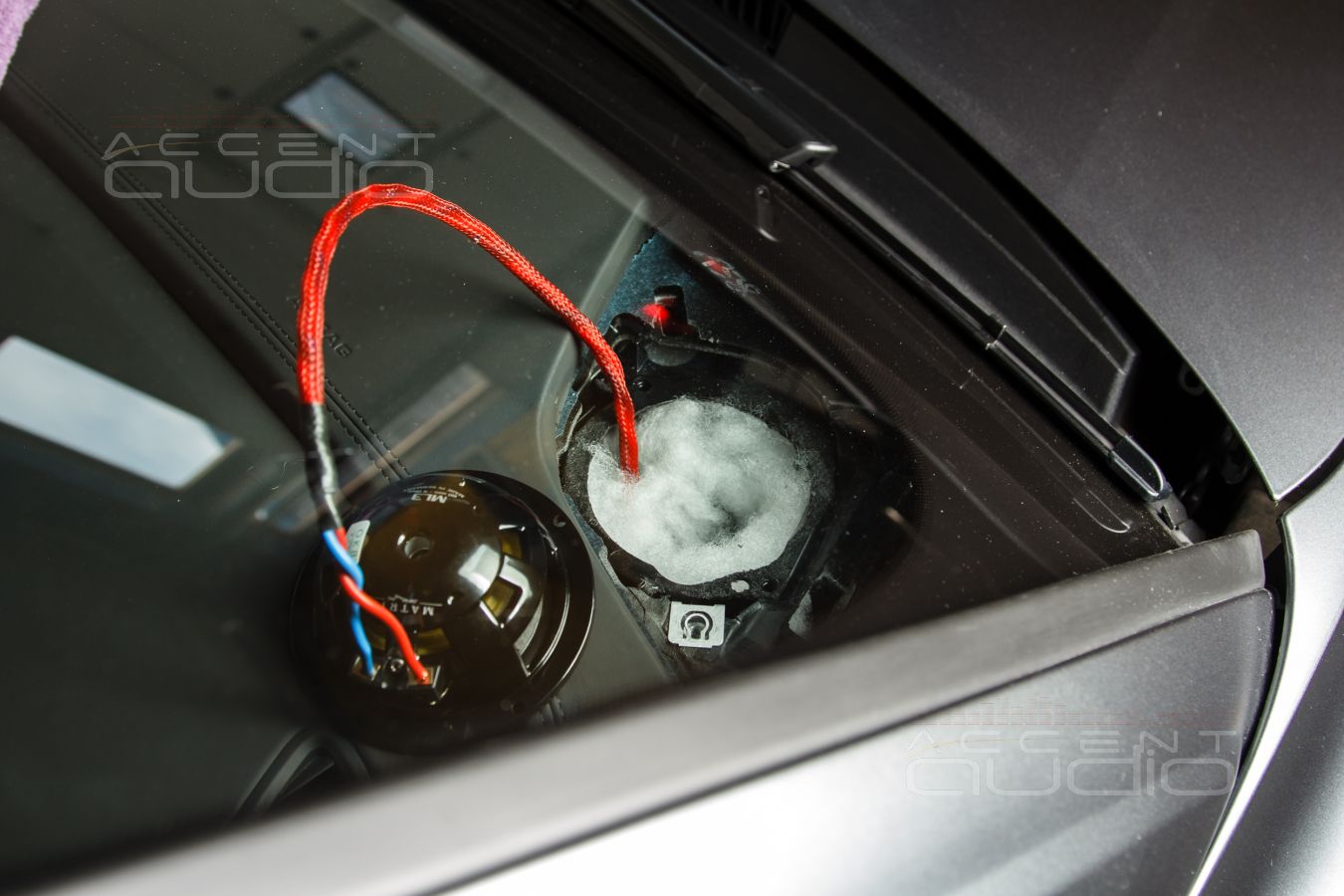 Скрытая интеграция среднечастотных динамиков Brax ML3 в Audi Q8