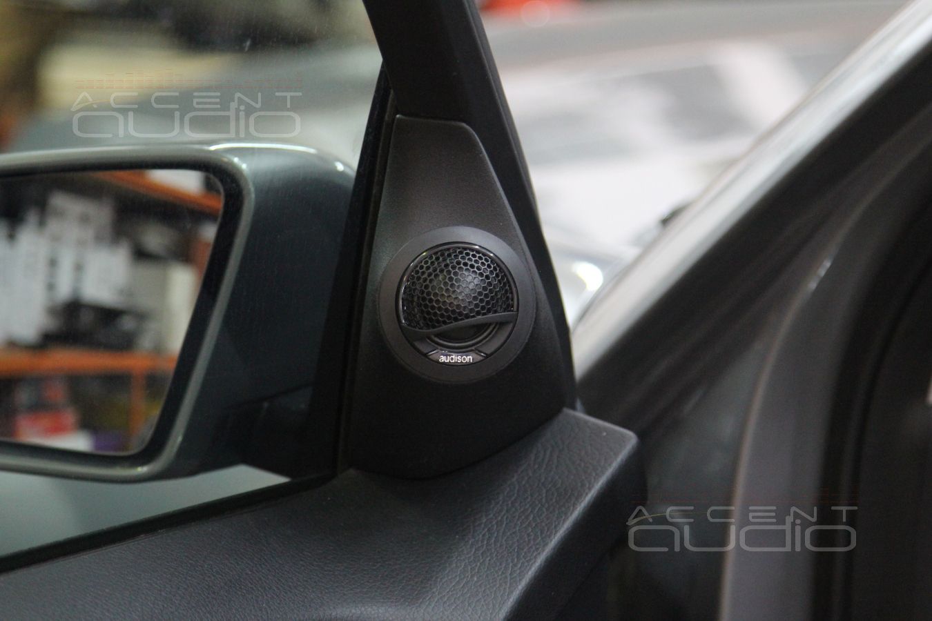 Замена акустики и виброизоляция дверей в Mercedes GLK 2014