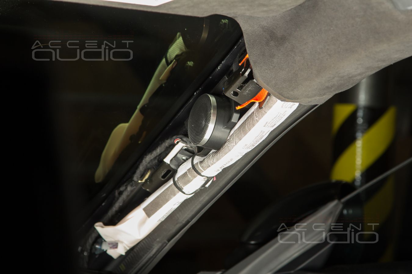 Сложный ШТАТНЫЙ монтаж ВЧ излучателей Brax ML1 в Porsche Taycan