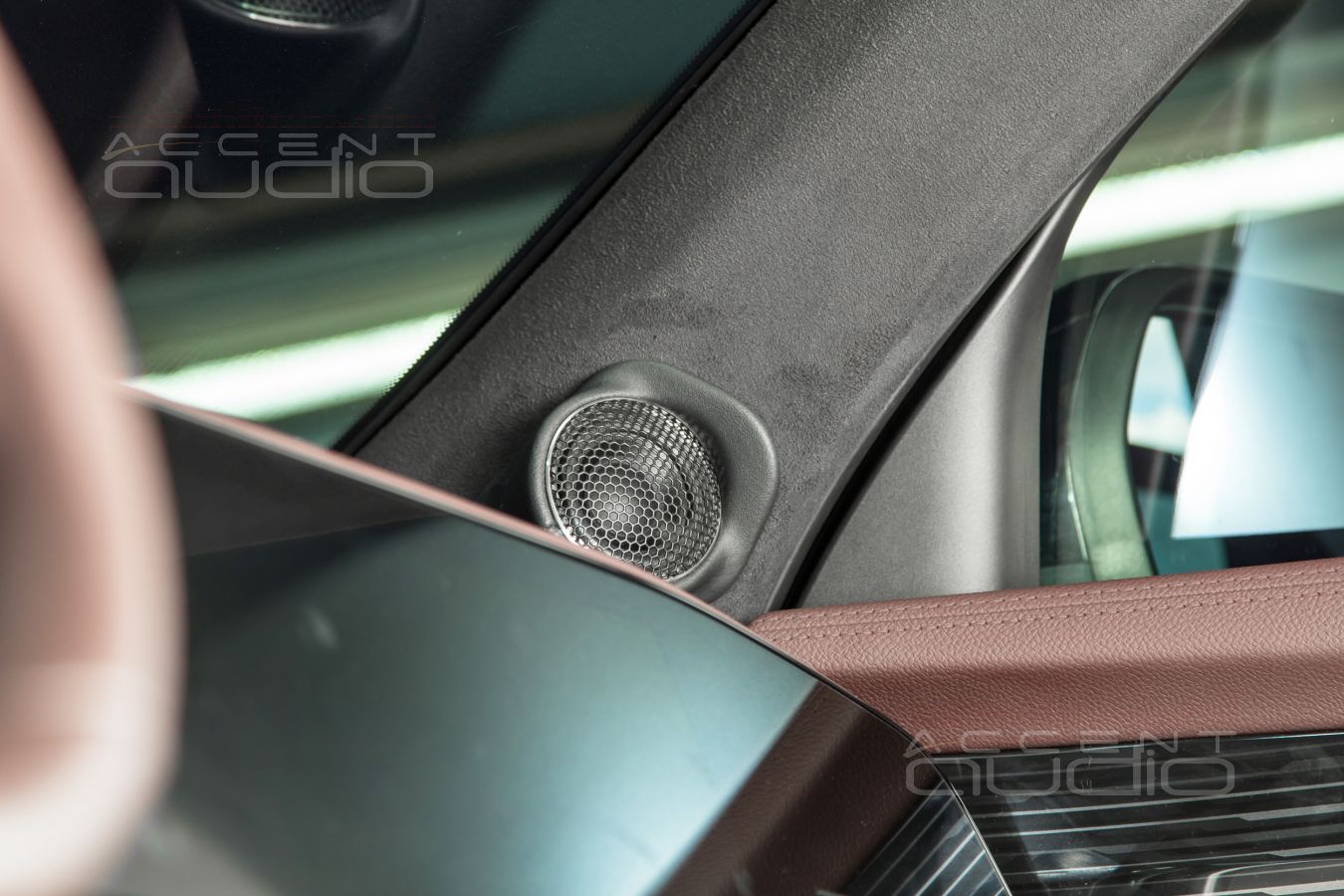 Оригинальный, скрытый и видимый монтаж широкополосных динамиков в Monjaro