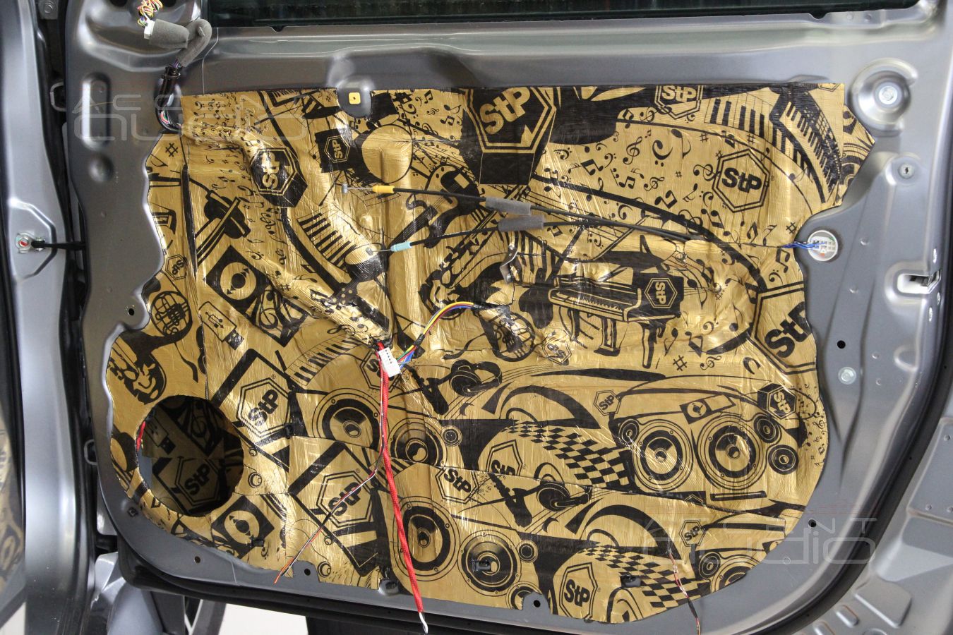 Аудиоподготовка дверей Mitsubishi Pajero Sport