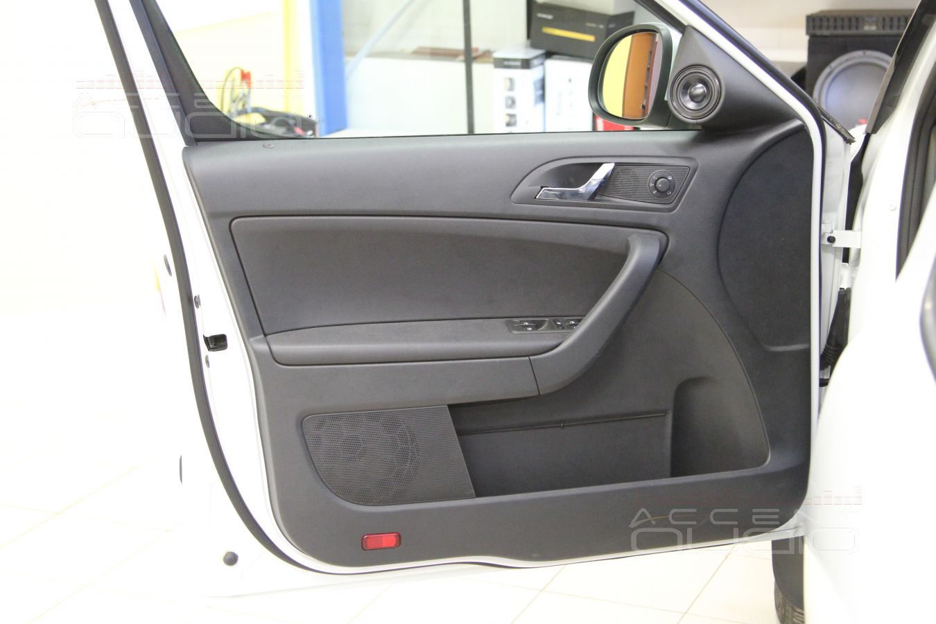 Установка мидбасов Focal