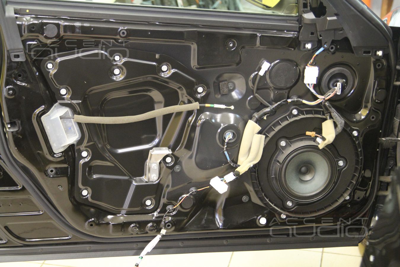 Оригинальное исполнение мидбасов