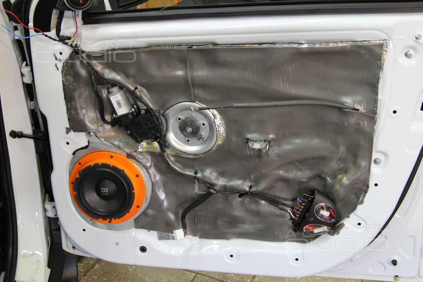 Замена акустических систем (динамиков) в Kia Sportage