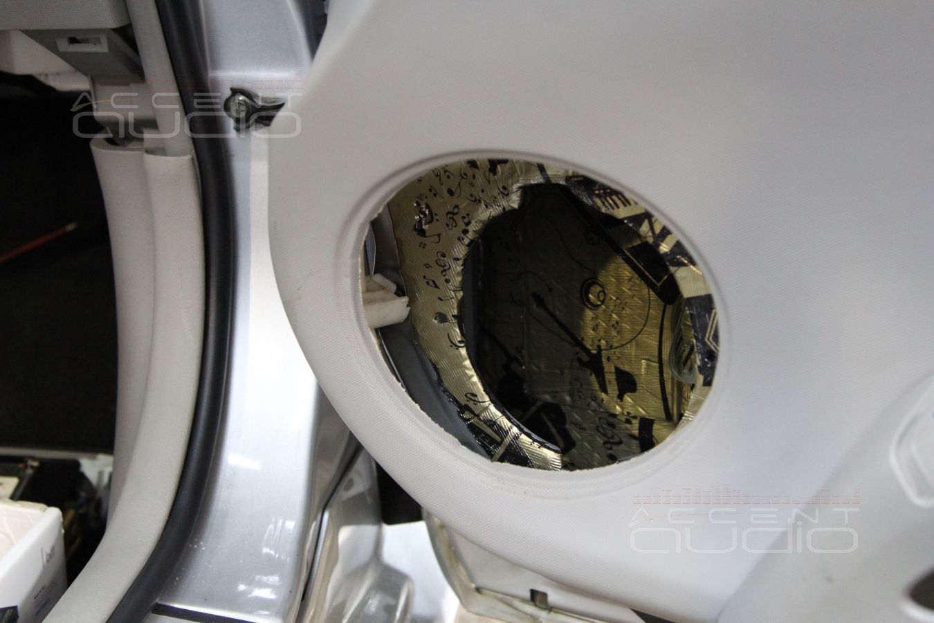 Установка акустики Focal Performance в Nissan 350Z