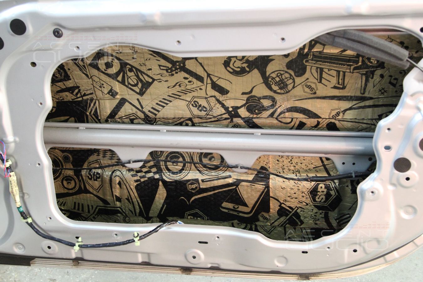 Установка акустики Focal Performance в Nissan 350Z