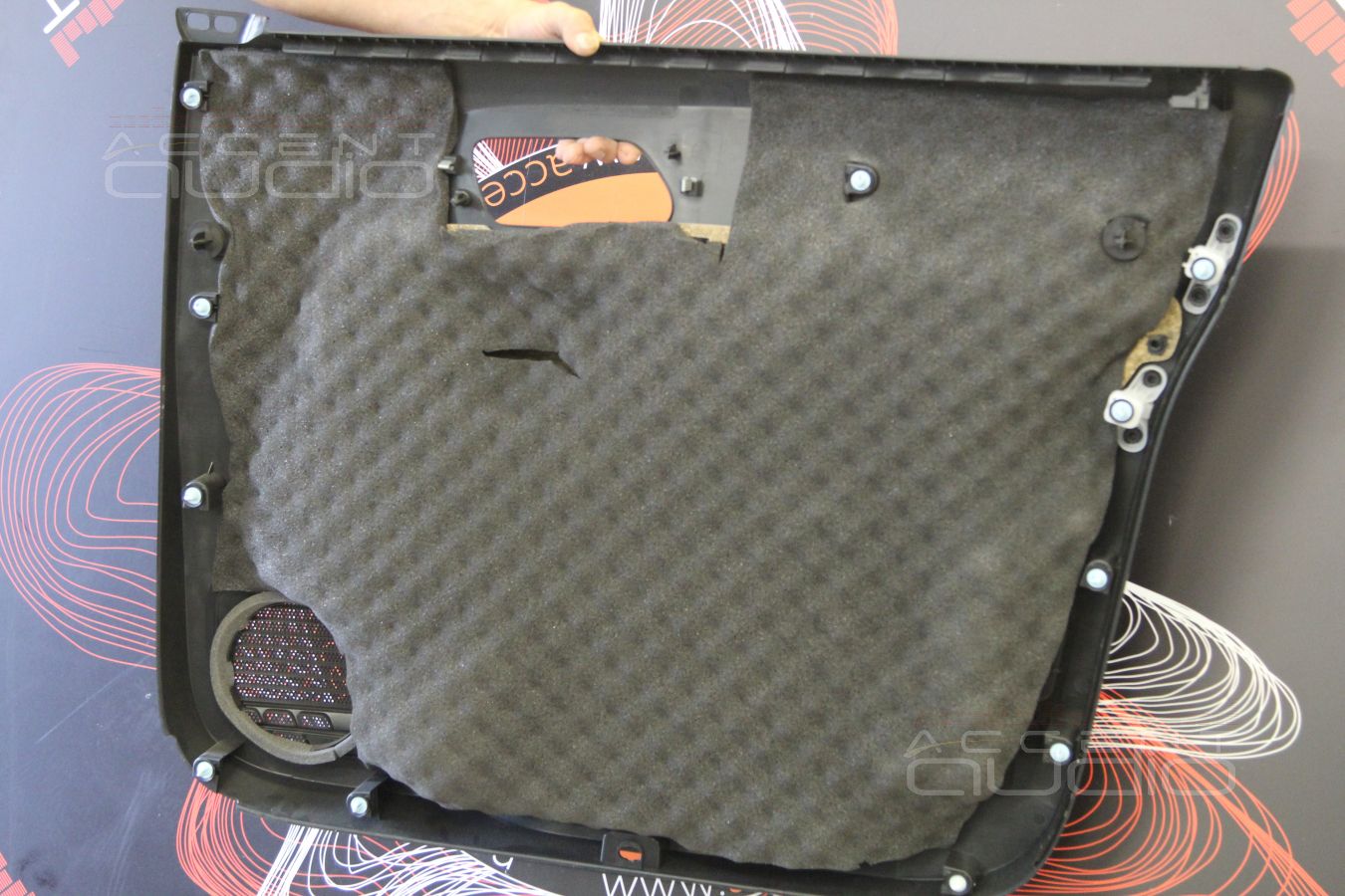 Установка мидбасовых динамиков FOCAL MW PS165F3 (6L23402) – штатно, но с доработкой