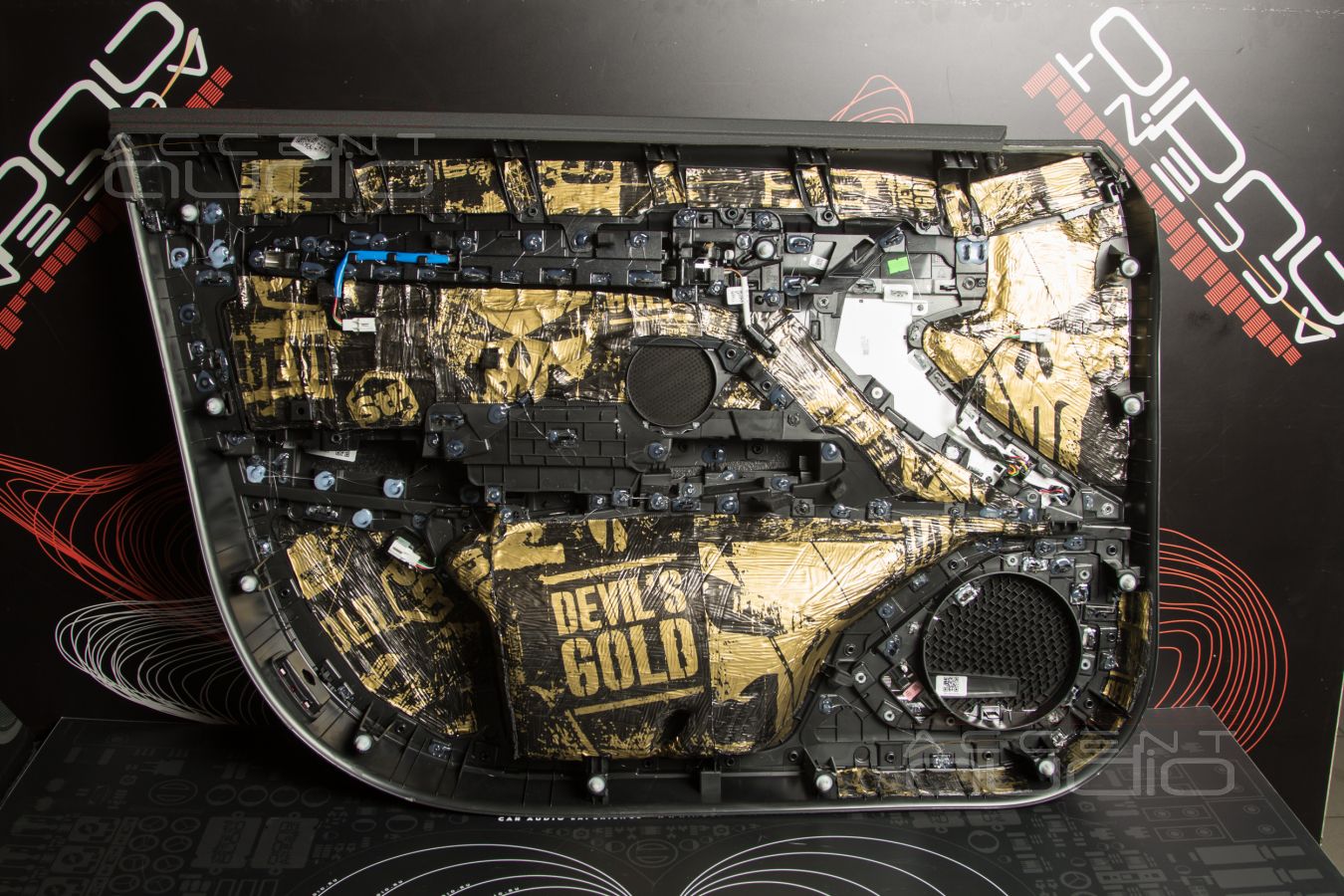 Установка мидбасовых Eton Graphit 16 и аудиоподготовка дверей Zeekr