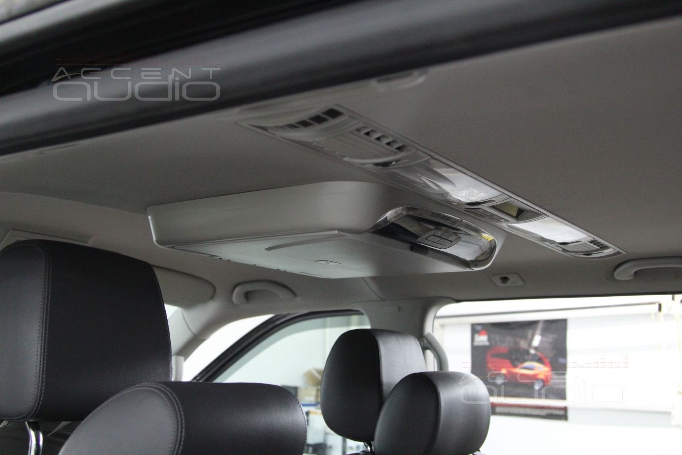 Потолочный монитор в Volkswagen Multivan