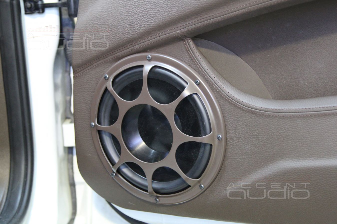 Установка мидбасов Morel в двери BMW X5