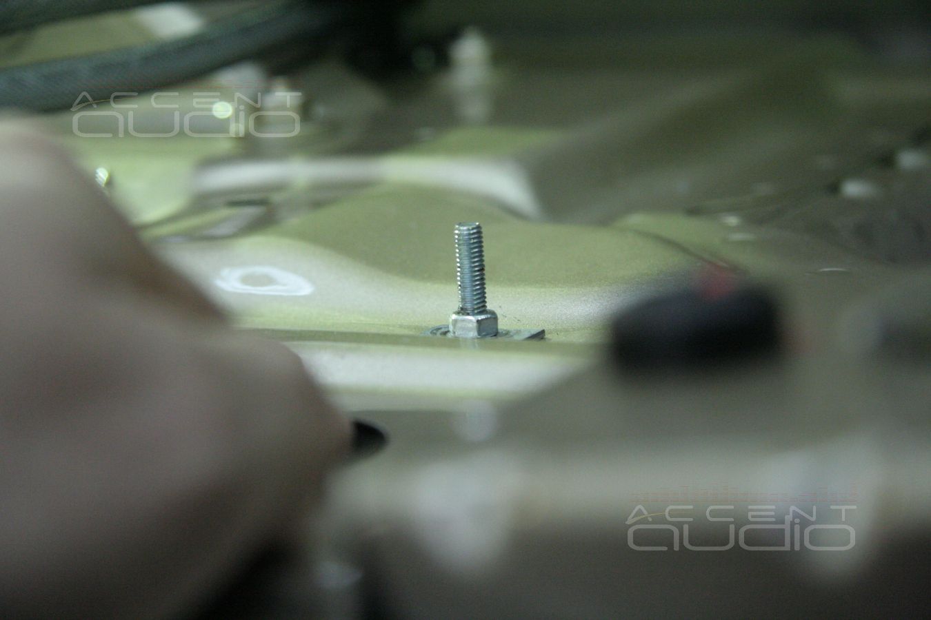 Прокладка силовой и акустической проводки