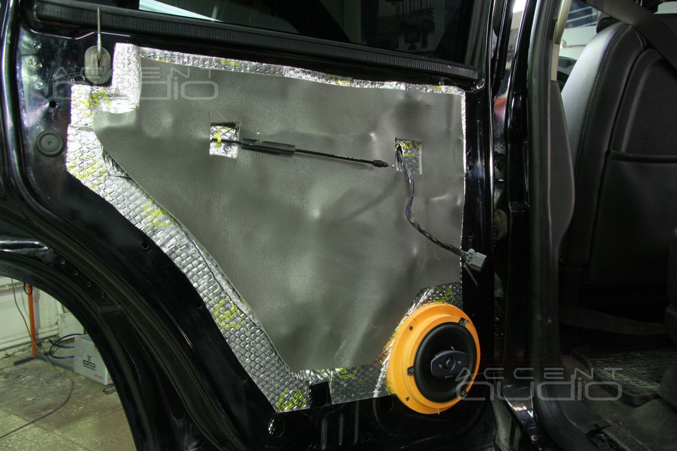 Установка динамиков Boston Acoustics в Chevrolet Tahoe