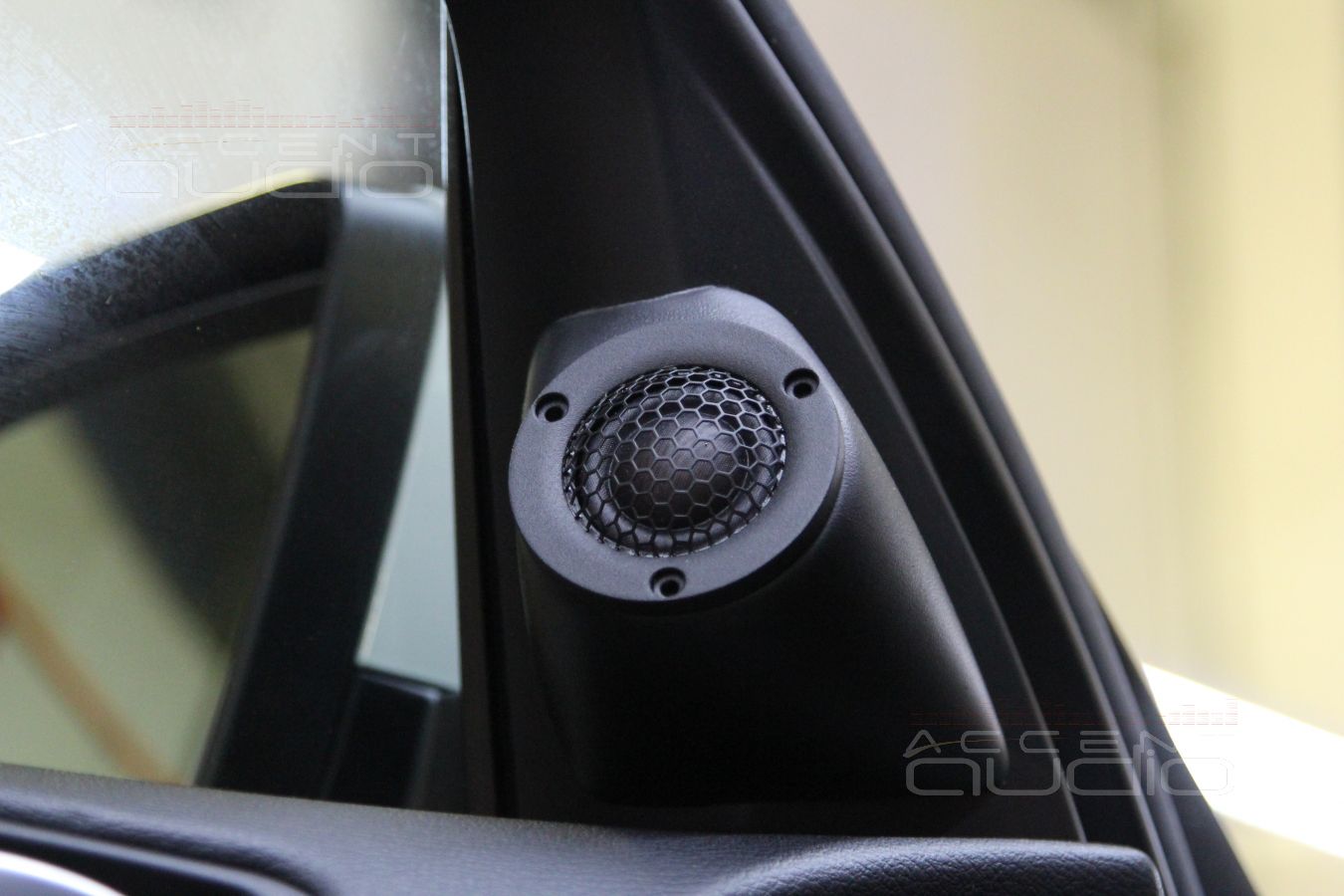 Твитеры ScanSpeak и серединки Morel Hybrid MW 4 в BMW X5