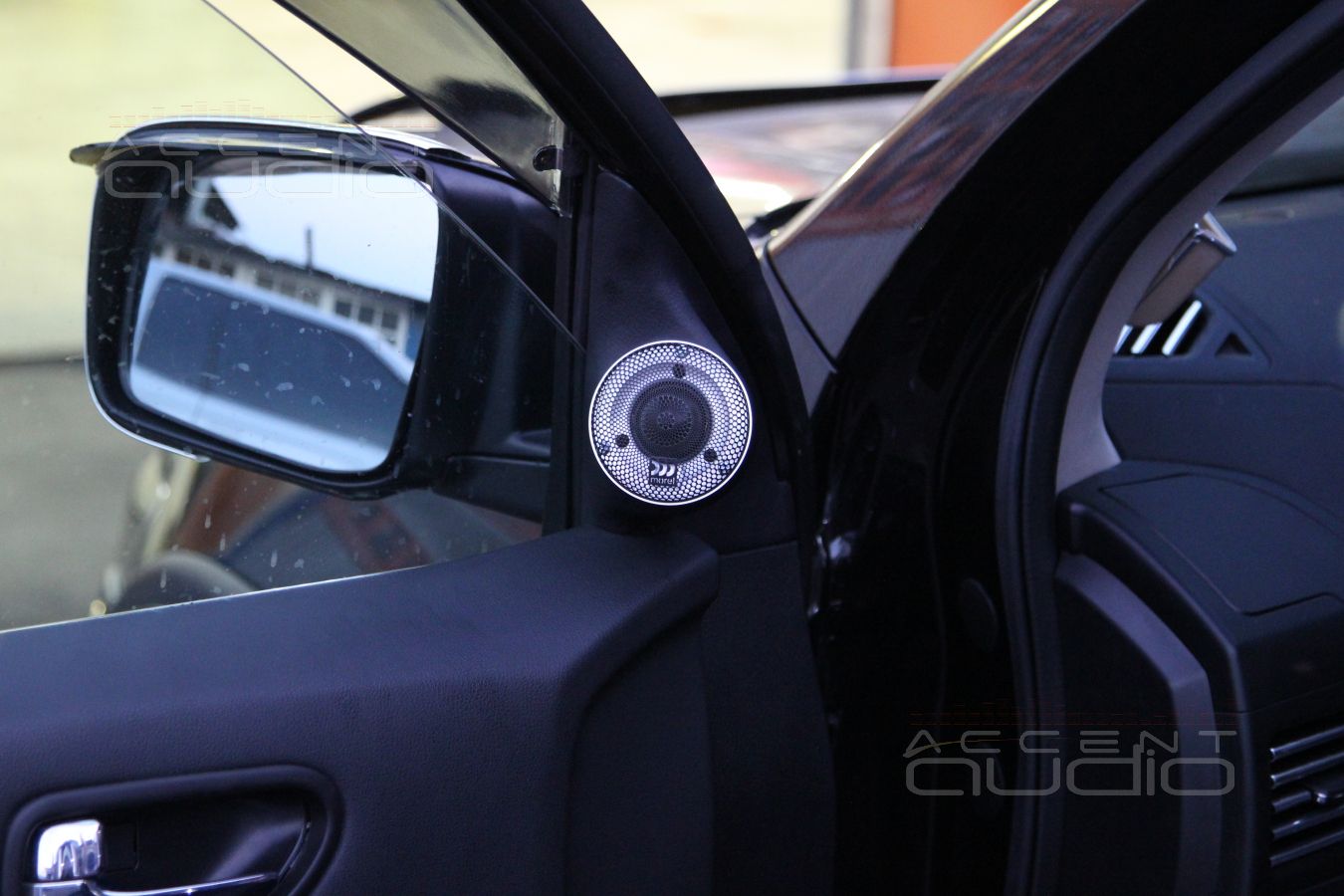 Установка акустики в Nissan X-Trail