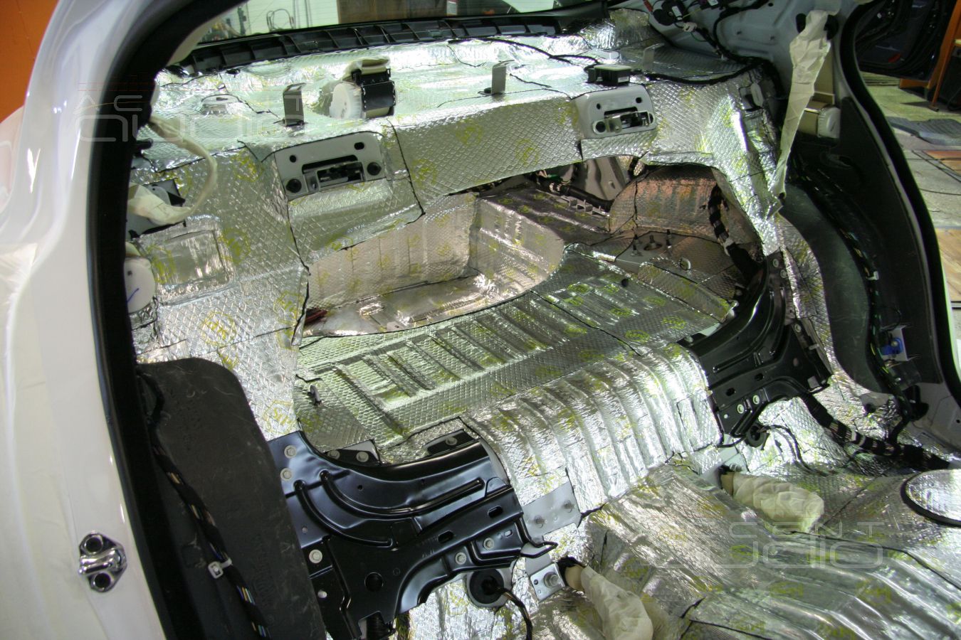 Виброизоляция кузова Jaguar XF