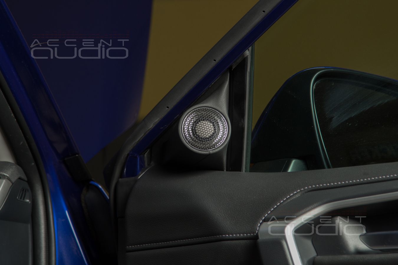 Подиумы под твитеры Brax в Rav4 – необходимое дополнение интерьера