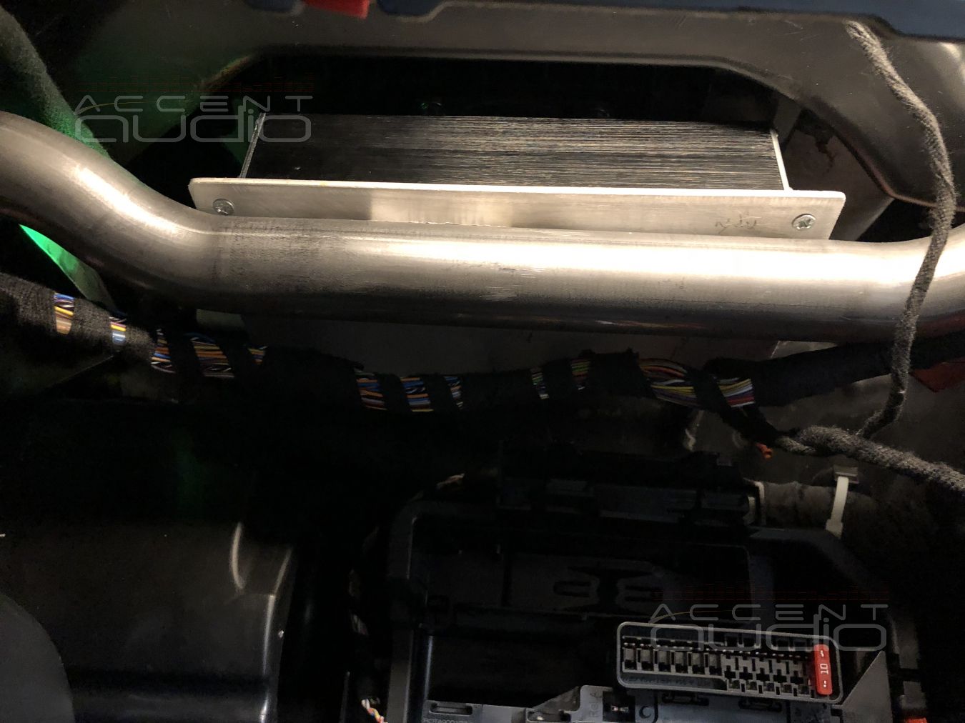 Установка процессорного усилителя BLAM RA-704 DSP PRO в BMW