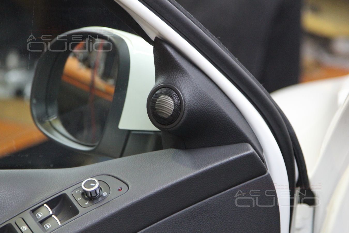 Установка акустики Eton RSE 160 в двери Volkswagen Tiguan