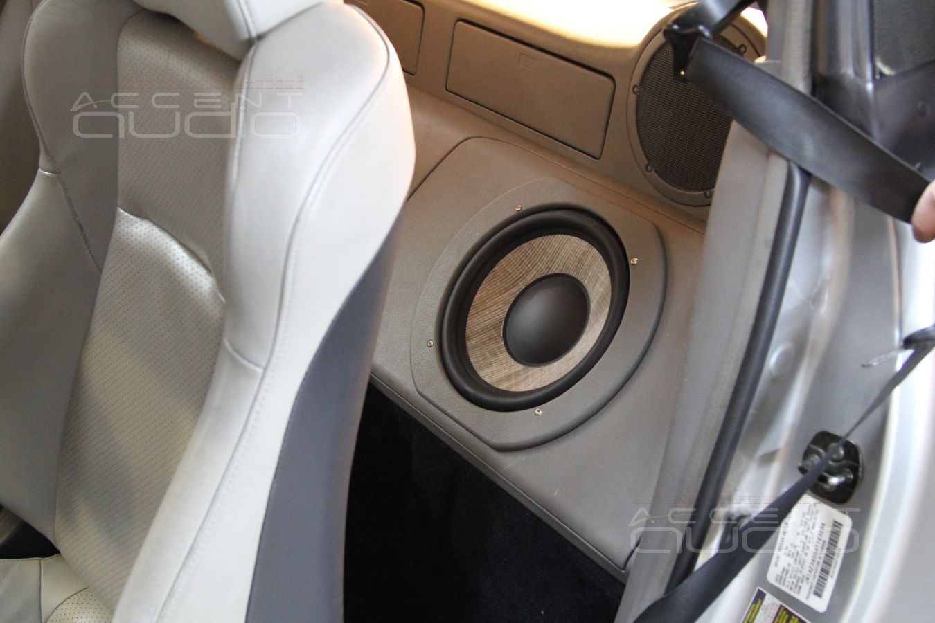 Сабвуфер стелс в Nissan 350Z