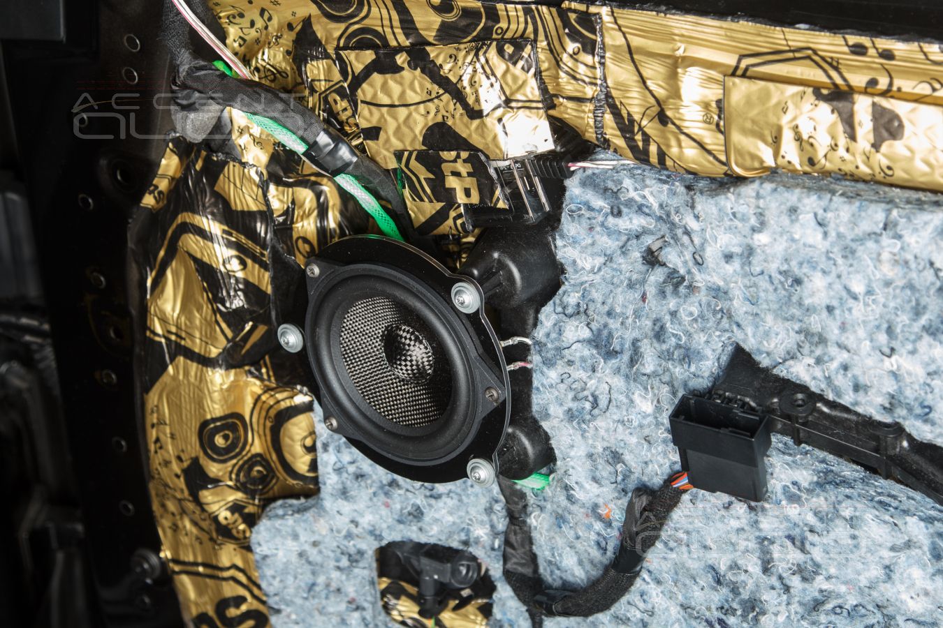 BLAM Signature S 100N24P и Focal IS BMW100 штатно в BMW X5