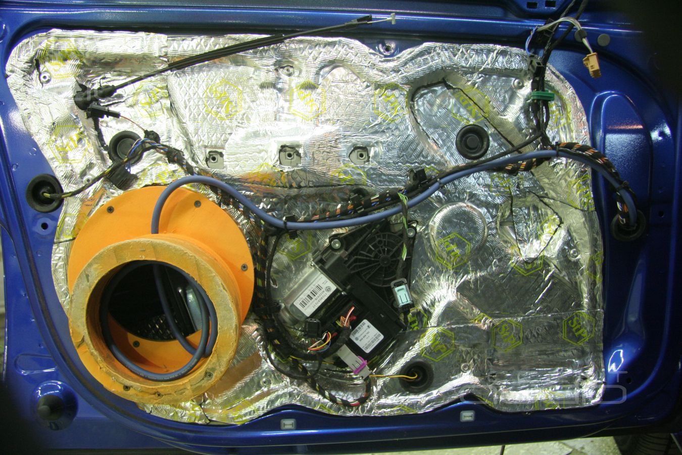 Установка мидбасов Eton A1 в SKODA Octavia RS