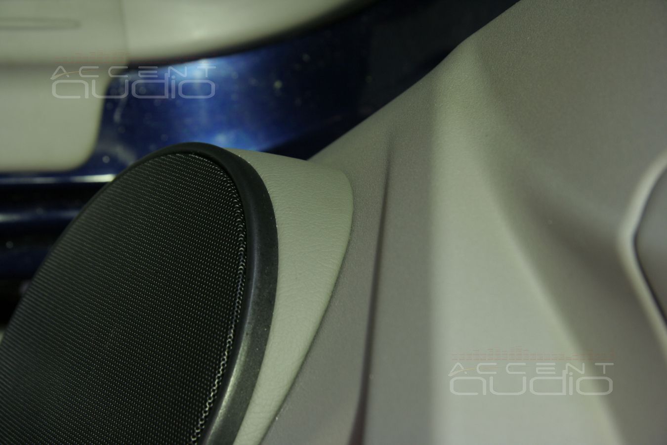 Установка мидбасов в Mitsubishi Pajero Sport