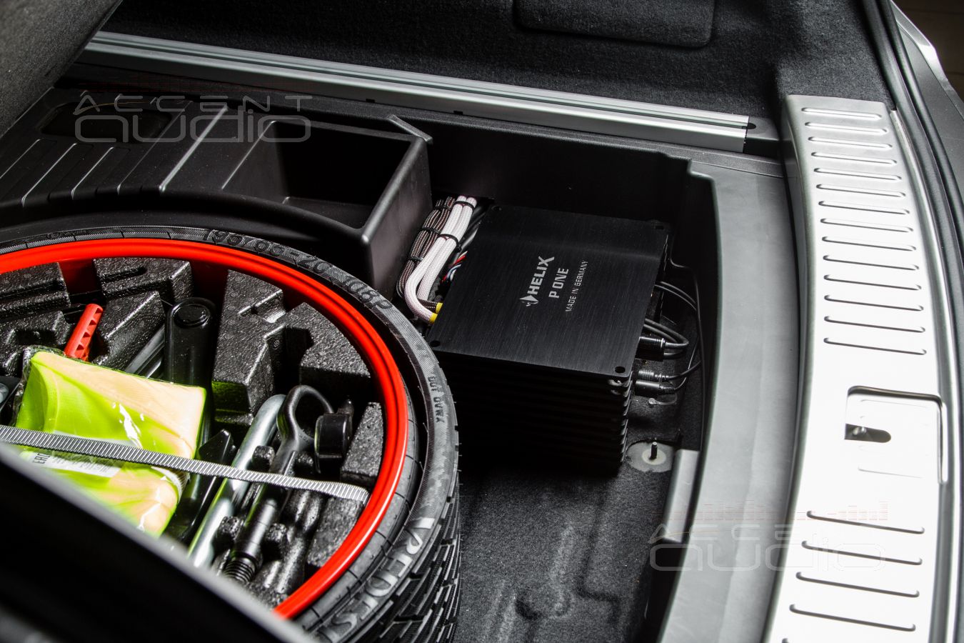 Установка усилителей Helix в Porsche Cayenne