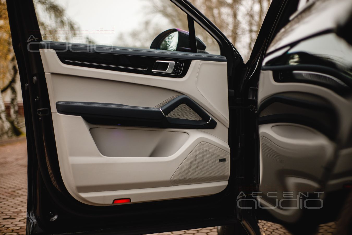 Аудиоподготовка дверей и установка мидбасов ScanSpeak в Porsche Cayenne Coupe