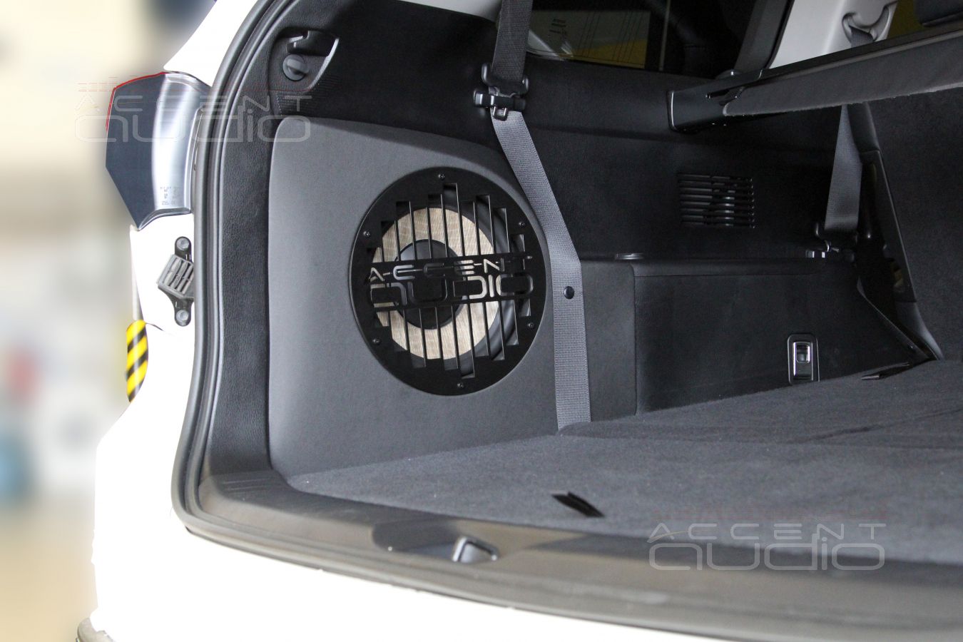 Встроенный сабвуфер-стелс