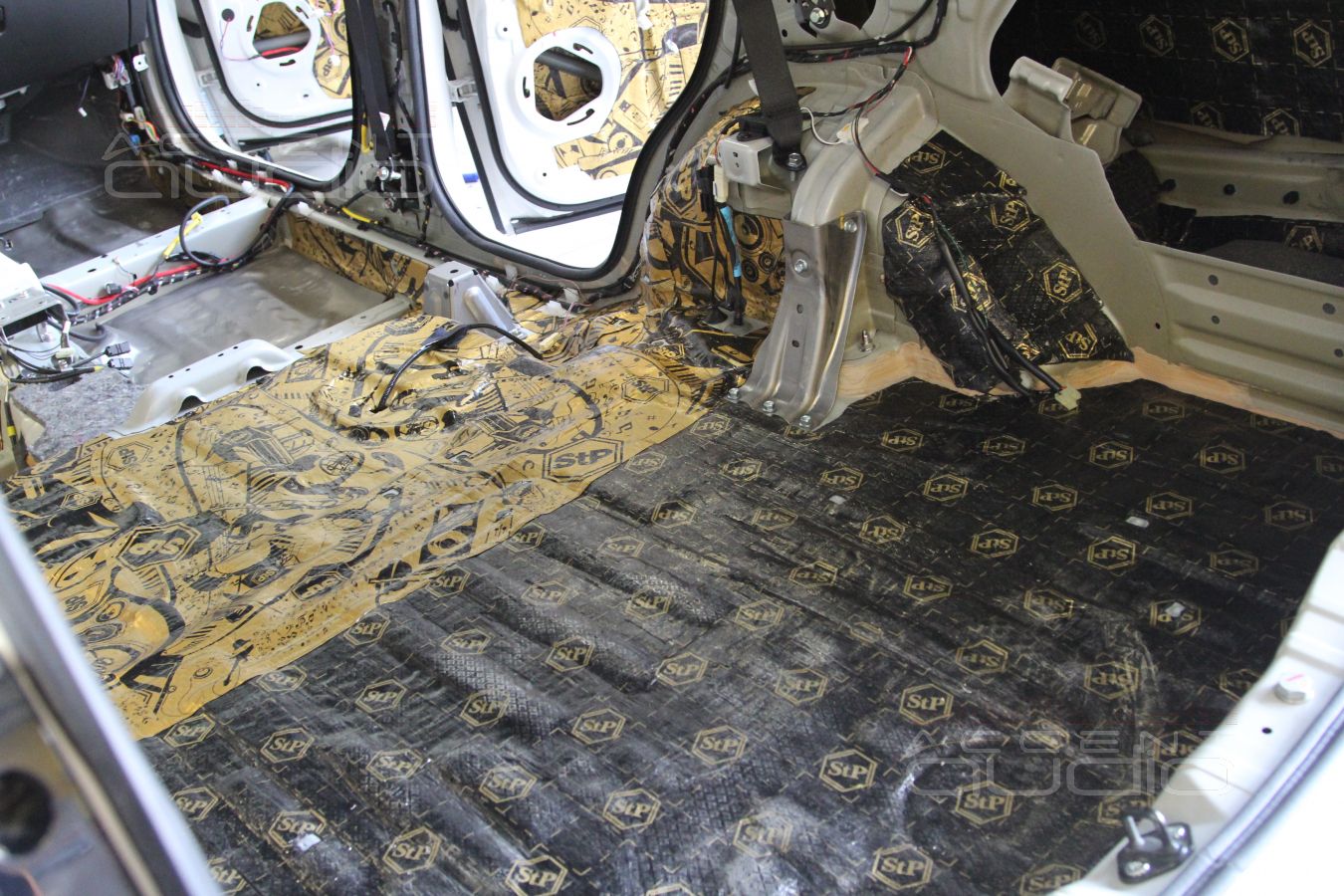 Шумоизоляция Mitsubishi Outlander